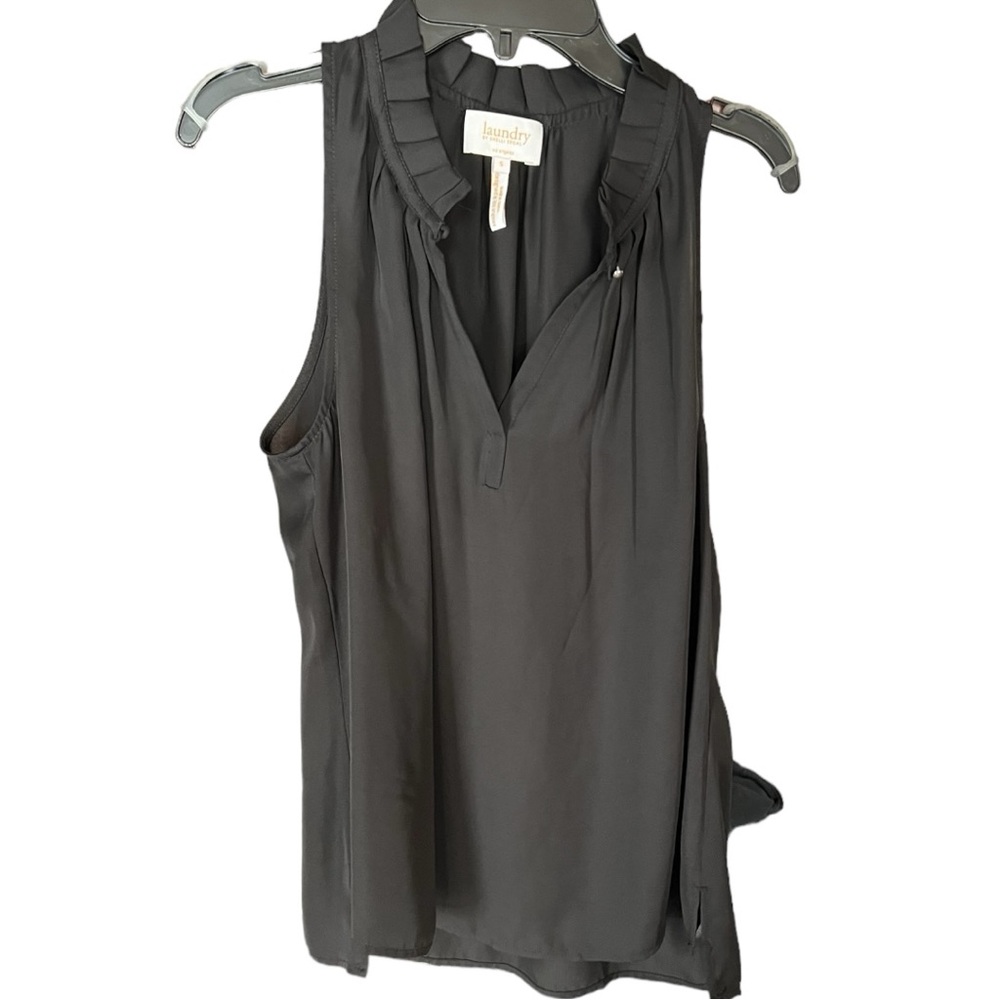 Laundry women’s size small top